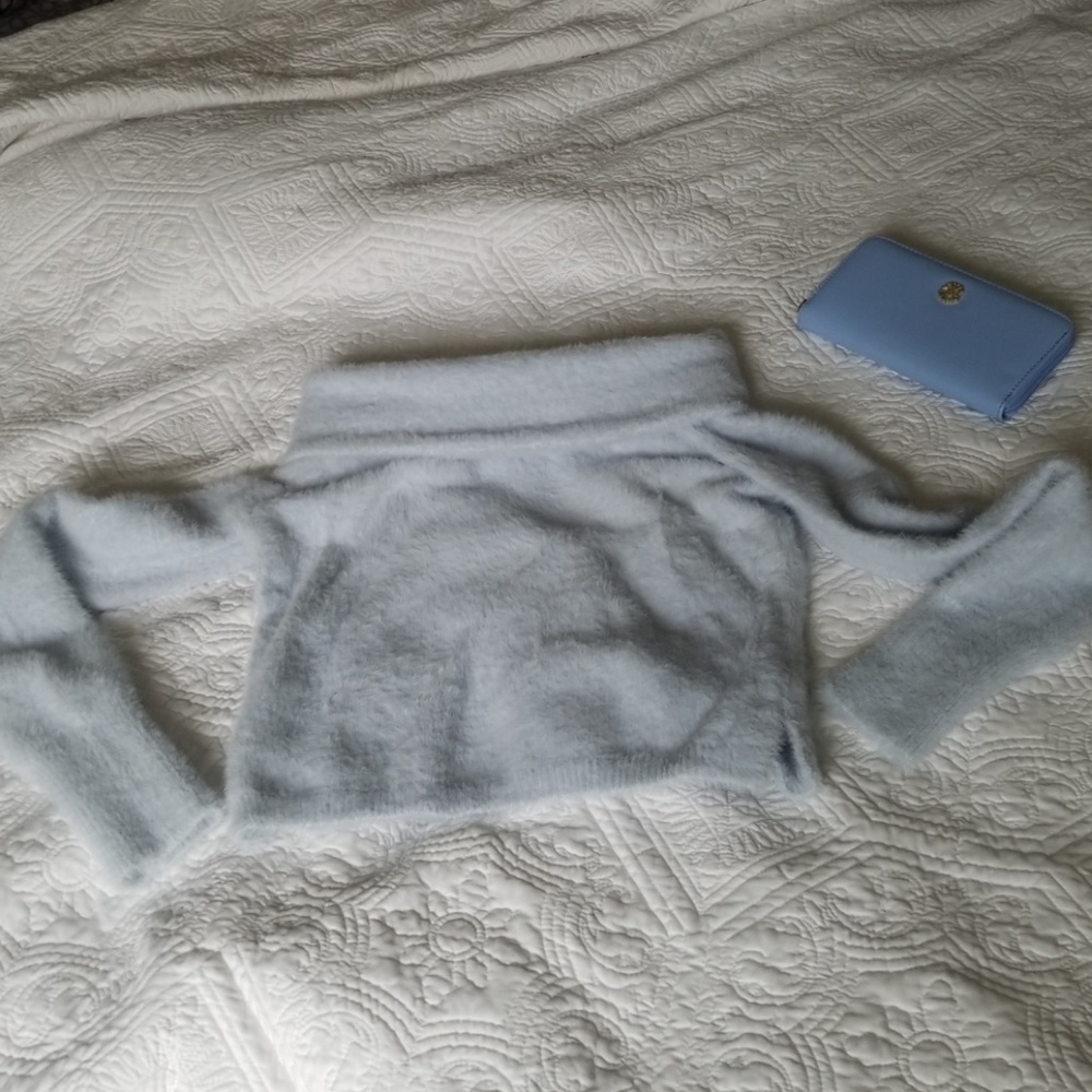 Clothes - Picture 3 of 3